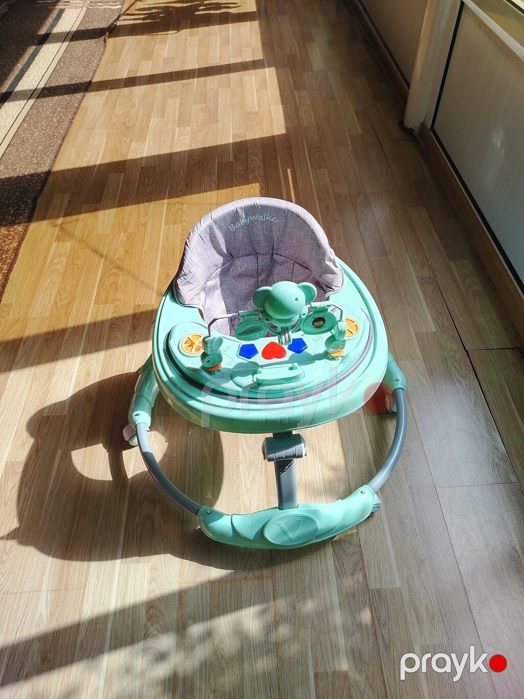 Uşaq gəzdirəni (baby walker) – yaşıl rəngdə, yumşaq oturacaqlı və oyun — Kürəklər və yürüyüş aparatları, Zaqatala (2)