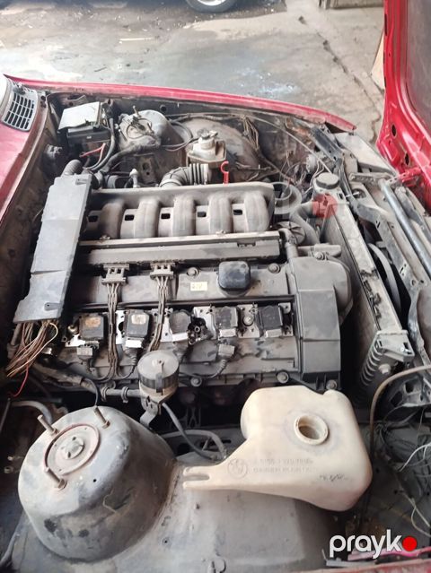 M50B20 motor tam işlək vəziyyətdədir. Maşının üstündədir. Daha böyük — Bakı