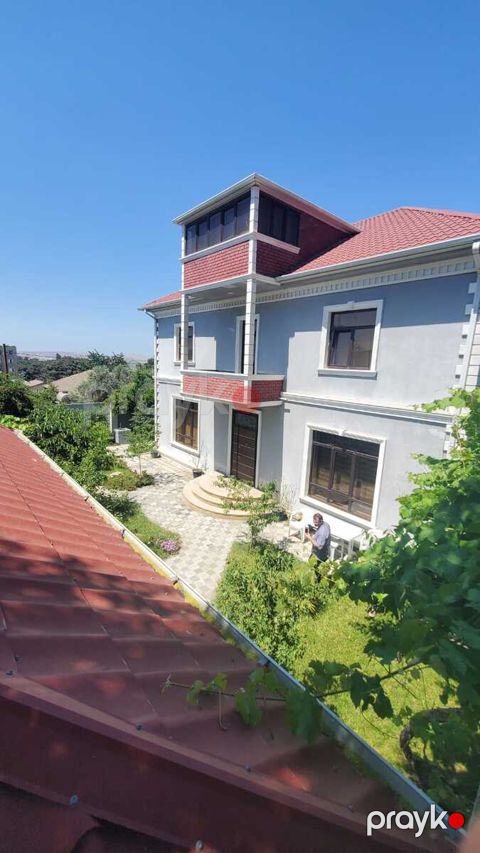 Satılır 10 otaqlı həyət evi/bağ evi 320 m² — Bakı