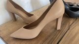 Qadın üçün klassik tufli – 2 rəngdə - Model: dar burunlu, kəsimi — Shoes