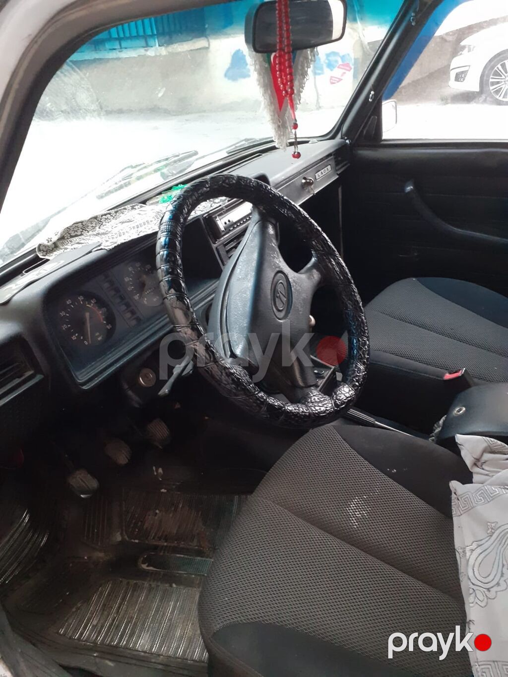VAZ 2107, ağ rəng, sedan kuzov. Xüsusiyyətlər: - Benzin mühərriki — Avtomobillər, Bakı (5)