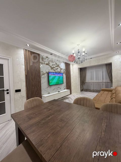 Satılır 3 otaqlı köhnə tikili 100 m²