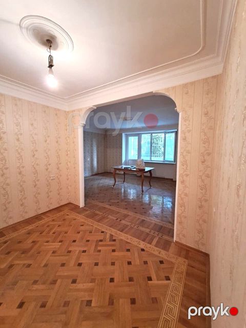 Satılır 2 otaqlı köhnə tikili 85 m² — Bakı