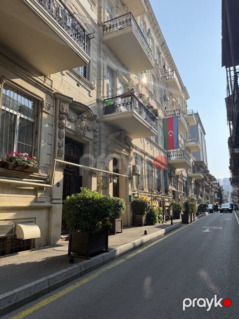 Satılır 4 otaqlı köhnə tikili 105 m² — Bakı