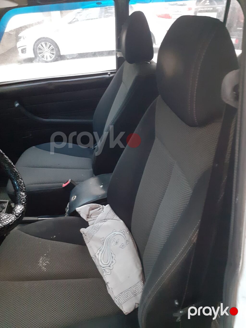 VAZ 2107, ağ rəng, sedan kuzov. Xüsusiyyətlər: - Benzin mühərriki — Avtomobillər, Bakı (7)