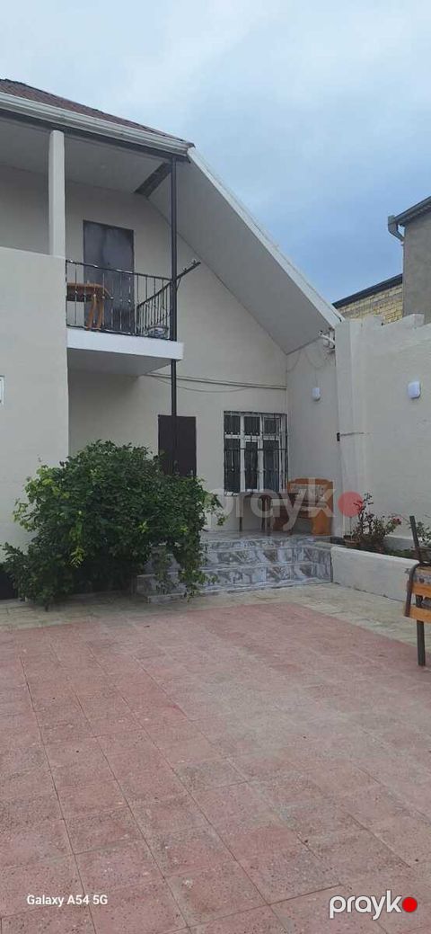 Satılır 4 otaqlı həyət evi/bağ evi 110 m² — Bakı