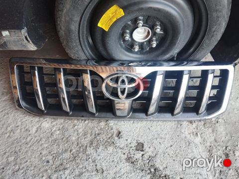 Toyota ön radiator barmaqlığı (emblemli) - Modellə uyğunluq: Toyota — Sumqayıt