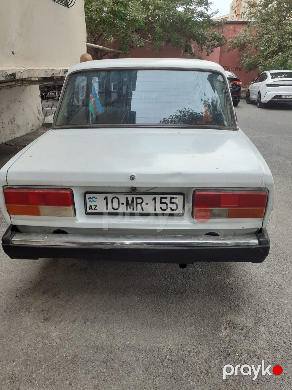 VAZ 2107, ağ rəng, sedan kuzov. Xüsusiyyətlər: - Benzin mühərriki — Avtomobillər, Bakı (8)