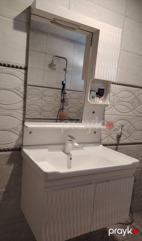Hamam üçün lavabo mebeli dəsti - Aşağı hissə: divara bərkidilən asma — Güzdək