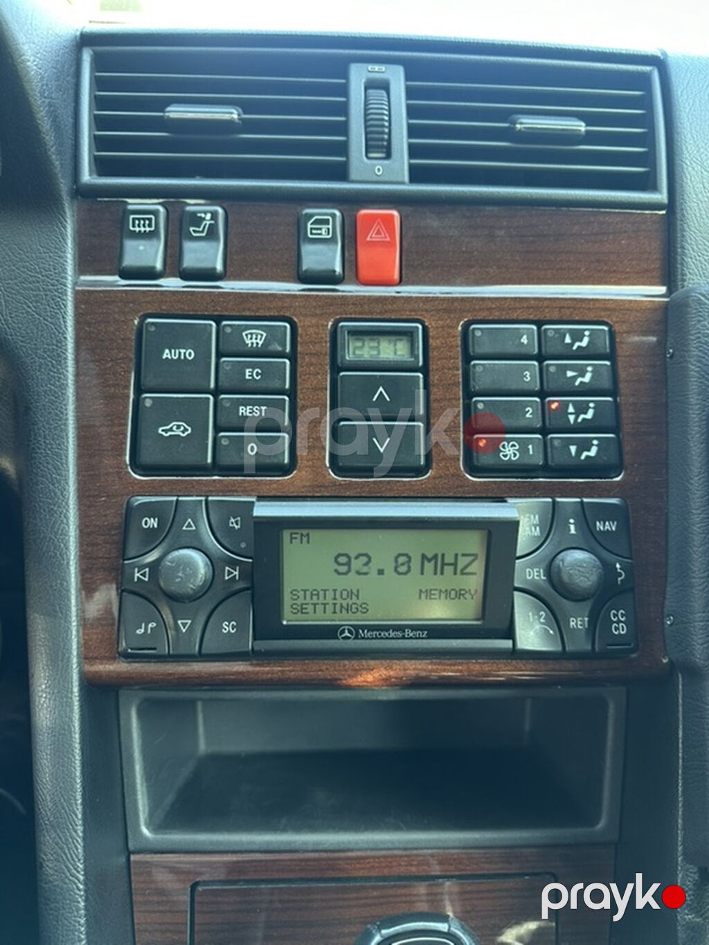 Mercedesin original maqnitafonudu. Ekran en boyuk olanidi. Ekran — Avtomobil akustikası, Bakı (6)