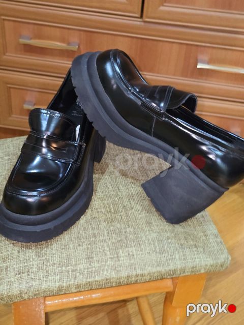 Qadın loafer ayaqqabıları – qara, parlaq üst materiallı - Model: qalın — Bakı