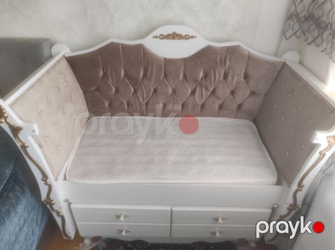 Uşaq/yeniyetmə üçün klassik tərzdə divan‑çarpayi - Rəng: ağ karkas — Bakı