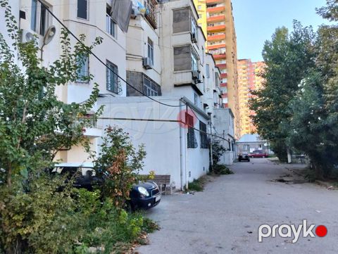 Satılır 2 otaqlı köhnə tikili 75 m² — Bakı