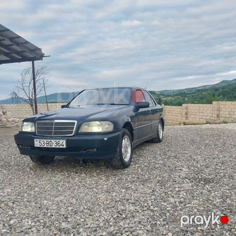 Mercedes-Benz C-Class: 1.8 l 1993 il Sedan — Quba