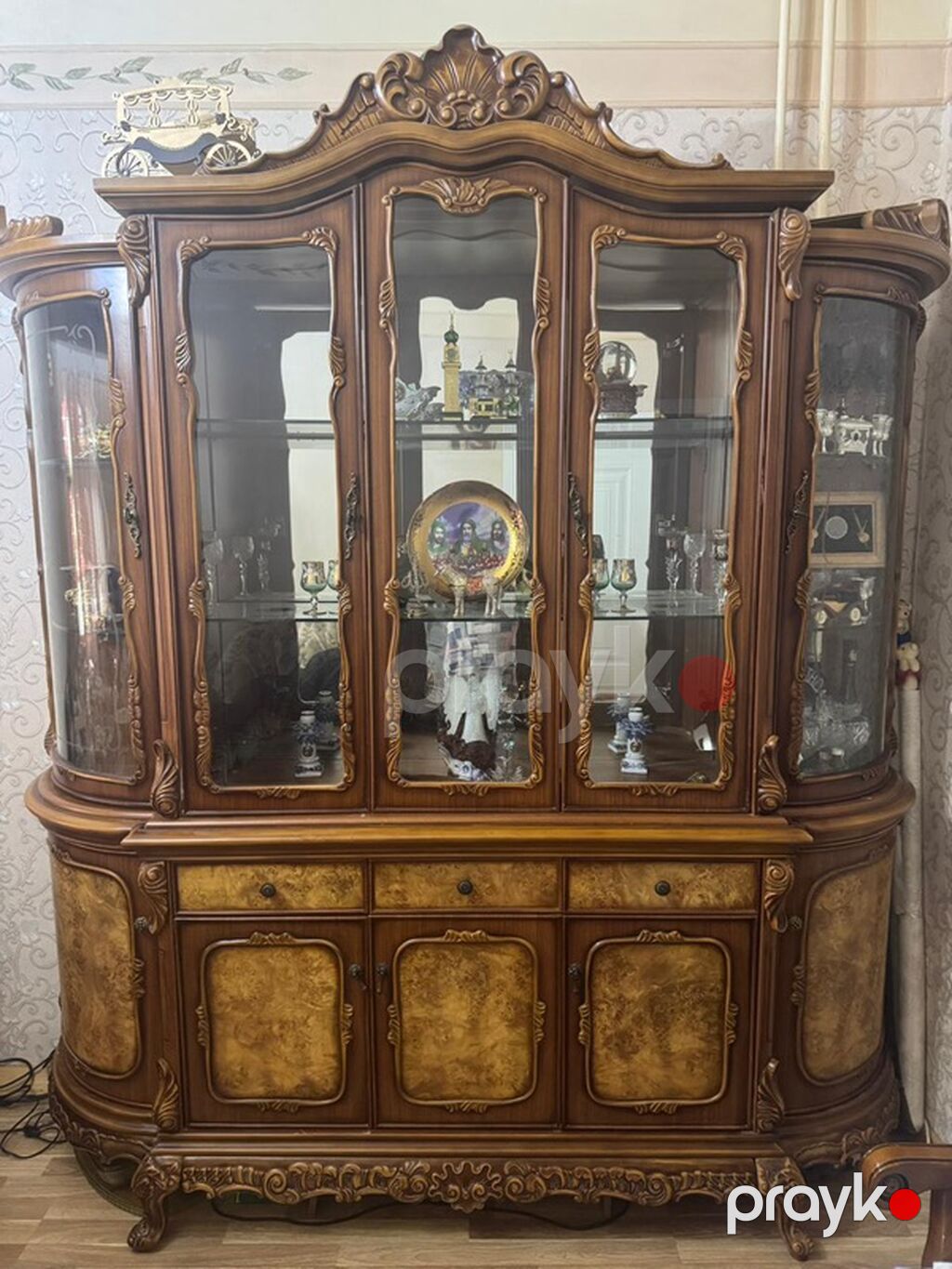 Klassik üslubda iri vitrin-bufet - Material: ağac karkas, ceviz — Qonaq otağı üçün, Bakı (2)
