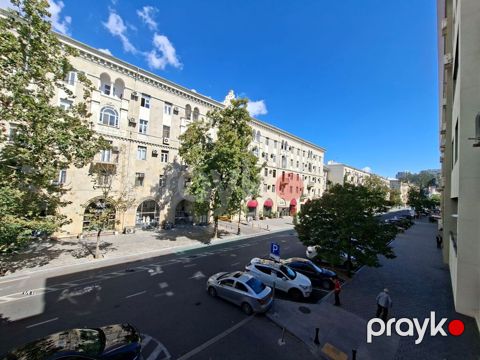 Bakı, 4 otaqlı, Köhnə tikili, 120 kv. m — Bakı