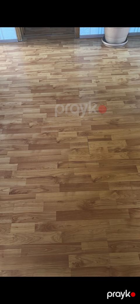 Laminat 50 kv satilir Ela veziyyetdedir Qiymet 1 kv 5 azn