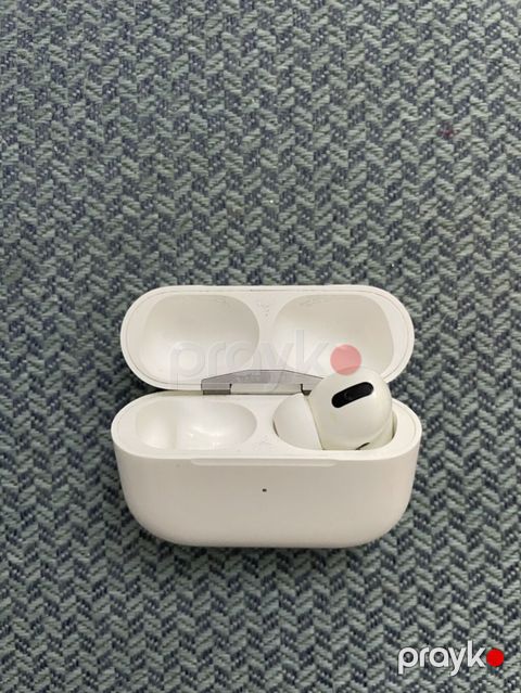 Airpods pro 1-ci nəsil Orijinaldır. Sol qulağ yoxdur. Real alıcıya — Digah