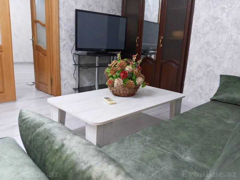 Kirayə verilir 3 otaqlı Mənzil Köhnə tikili 80 m² Bakı, Səbail r — Bakı
