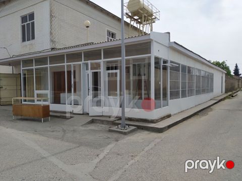 120 kv, sanuzeli və əlavə 2 anbarı var. Şüvəlandadır obyekt. 25 il — Bakı