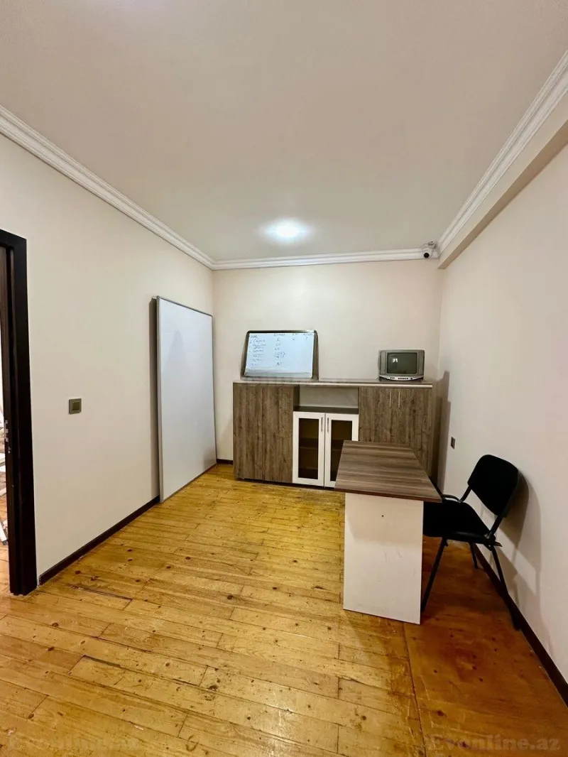 Kirayə verilir 4 otaqlı Mənzil Köhnə tikili 150 m² Bakı, Səbail r — Mənzil, Bakı (3)