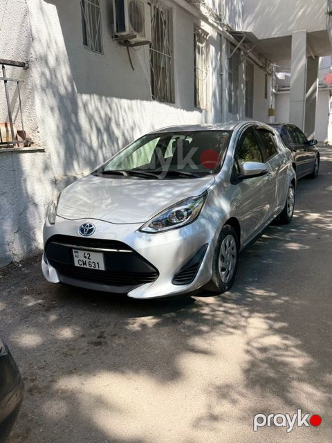 Toyota Aqua, 1.5 L, 0.87 kWh, 2018 il, 176 800 km — Bakı