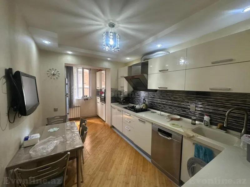 Satılır 3 otaqlı Mənzil Köhnə tikili 90 m² Bakı, Nərimanov r., Nəriman Nərimanov m — Bakı