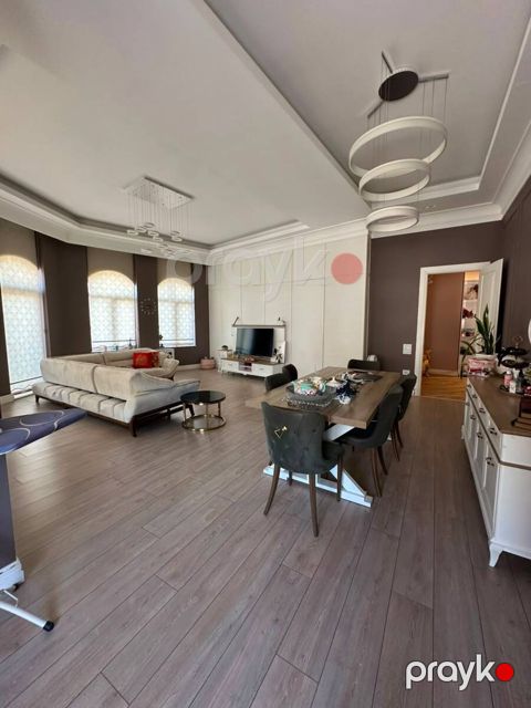 İcarəyə verilir 5 otaqlı yeni tikili 235 m²