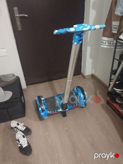Öz-özünə balanslaşdırılan elektrikli hoverboard, sükanlı model — Qobu