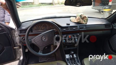 Mercedes-Benz E 220: 2.2 l 1993 il Sedan — Bakı