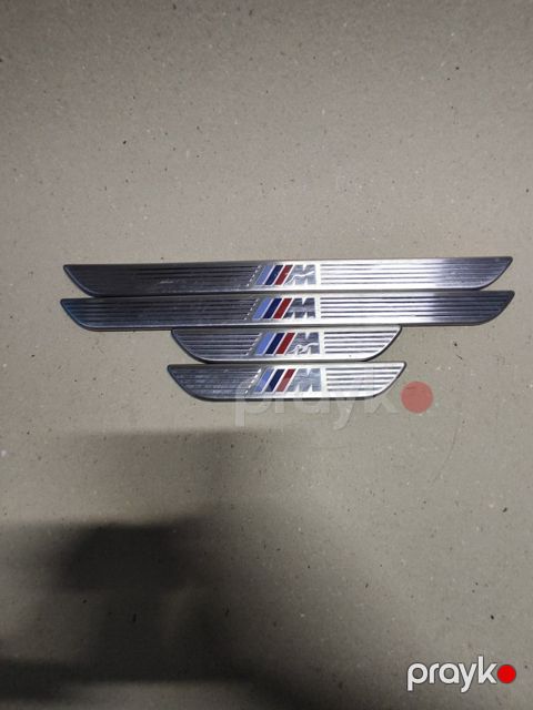 "BMW X5, BMW X6 M" ayaqaltısı — Bakı
