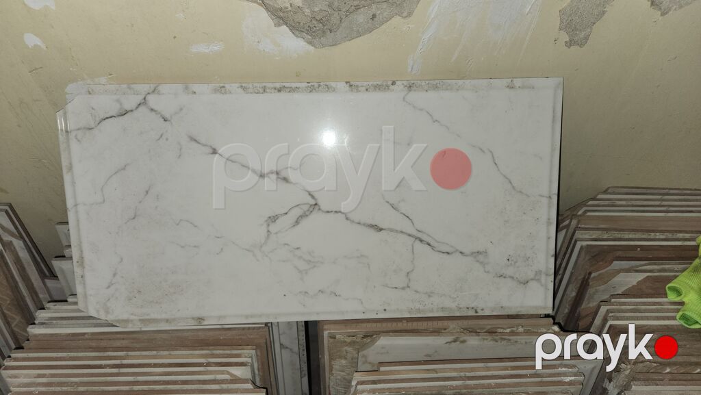 Kvadrati 5m.Unvan 28may. 26kv(30×60)var hazirda yaxsidir — Plitka və örtü materialları, Bakı (2)