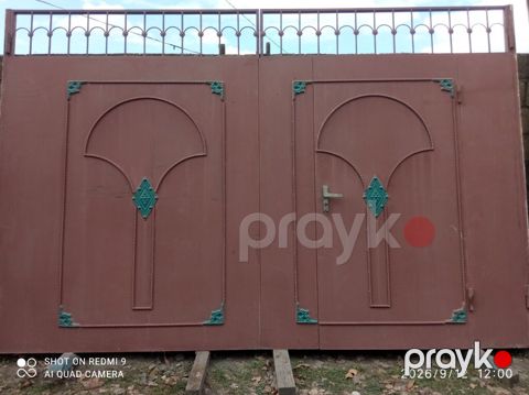 İşlənmiş Dəmir Həyət darvazası, Yana açılan, Mexaniki, Qapı ilə, rəng - Qəhvəyi, Kredit yoxdur, Ödənişli çatdırılma — Qəbələ