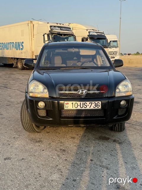 Hyundai Tucson, qara rəng, Azərbaycan nömrə nişanı 10-US-736 — Göytəpə