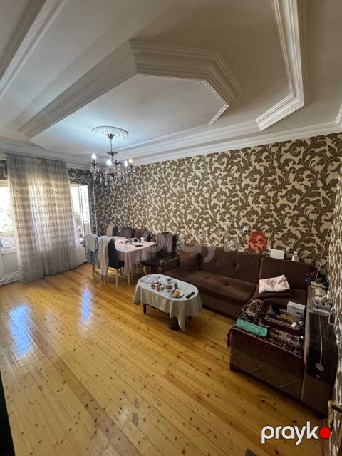 Satılır 2 otaqlı köhnə tikili 65 m² — Bakı