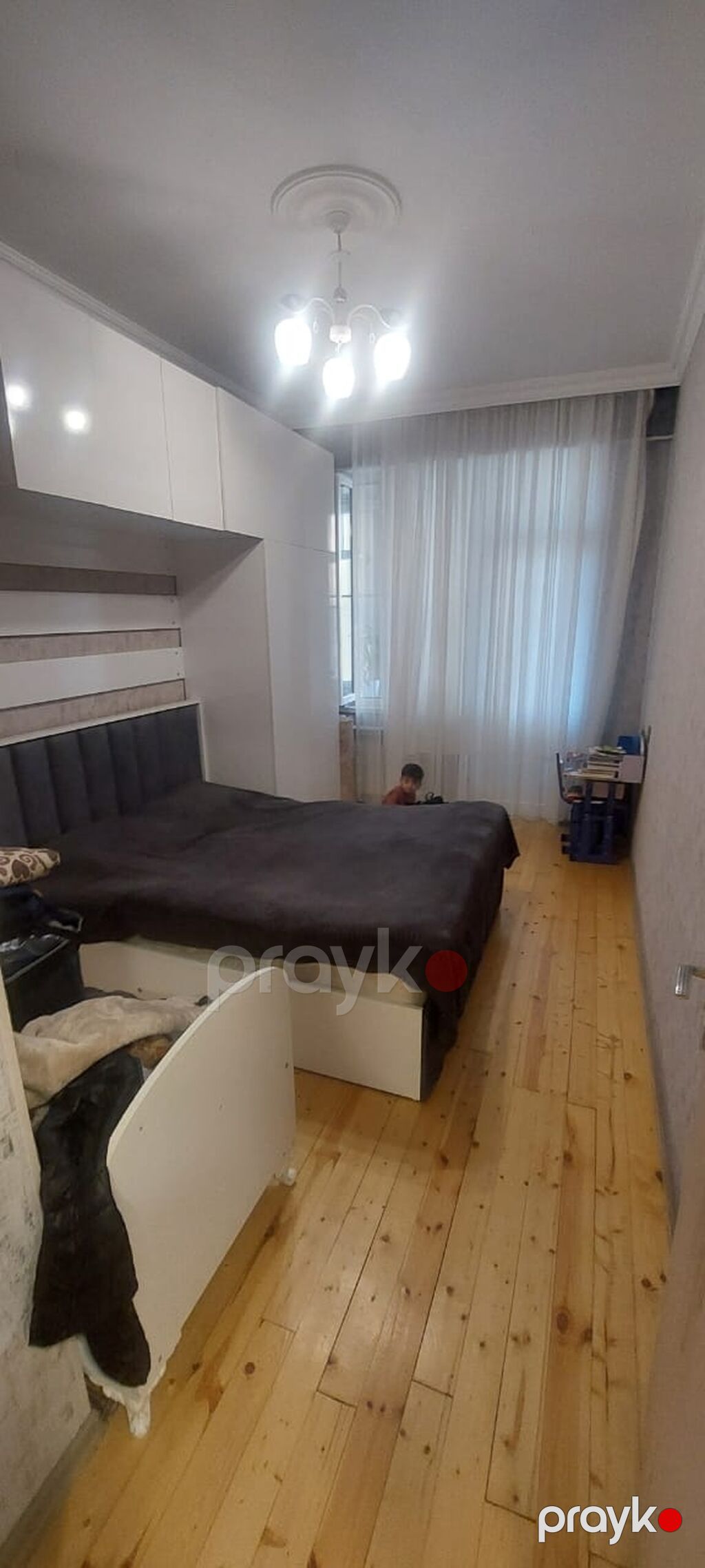 Otaq yoldaşı axdarıram üsdünlük xanım olmasıdır mən cox vaxdı işdə — Qonaq otağı üçün, Saray (2)