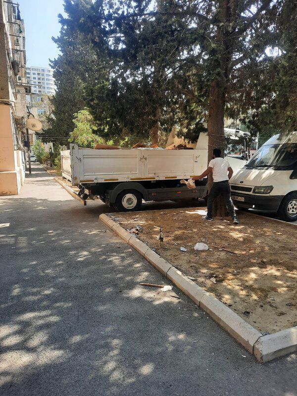 Tikinti tullantilarinin dasinmasi — Yük daşıma xidmətləri, Bakı