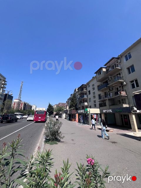 Satılır 3 otaqlı köhnə tikili 77 m² — Bakı