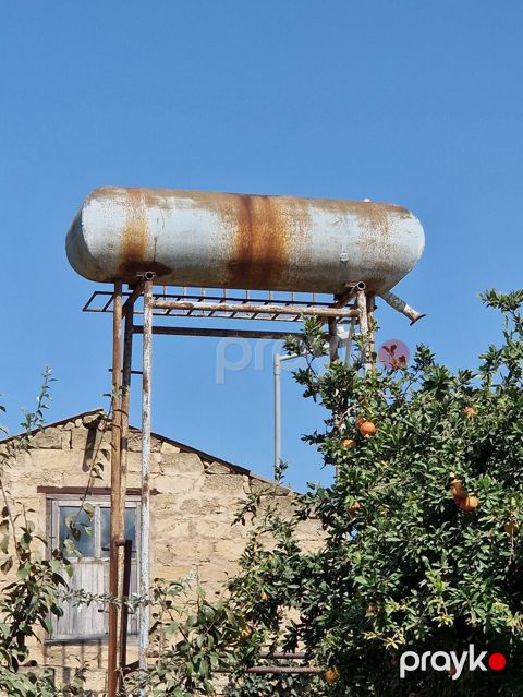 Metalt ankar üzərində quraşdırılan silindrik su/yanacaq çəni — Digah