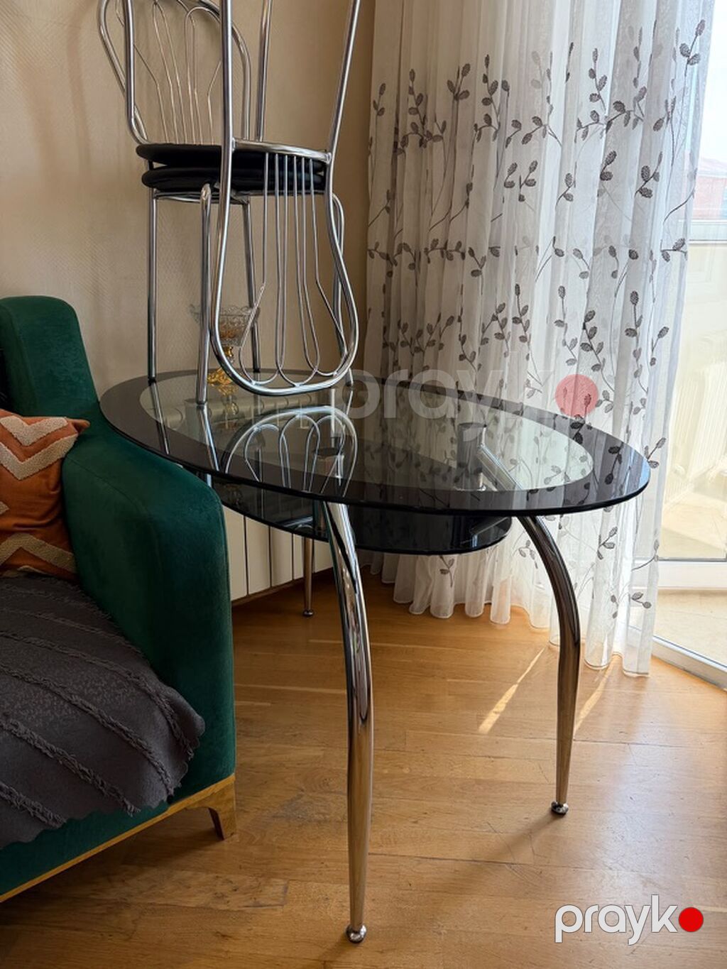 Divan ve Oval formalı şüşə yemək/çay masası və 2 ədəd metal stul dəsti — Masalar və stullar, Bakı (3)
