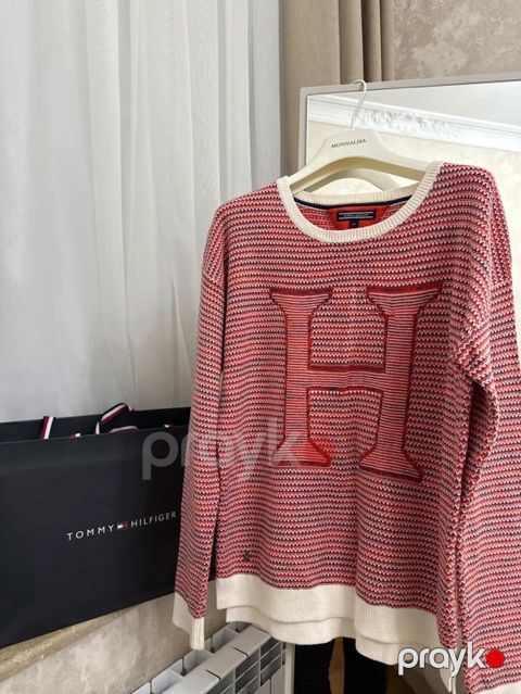 Tommy Hilfiger sviteri - Model: TH logolu trikotaj sviter - Rəng — Bakı