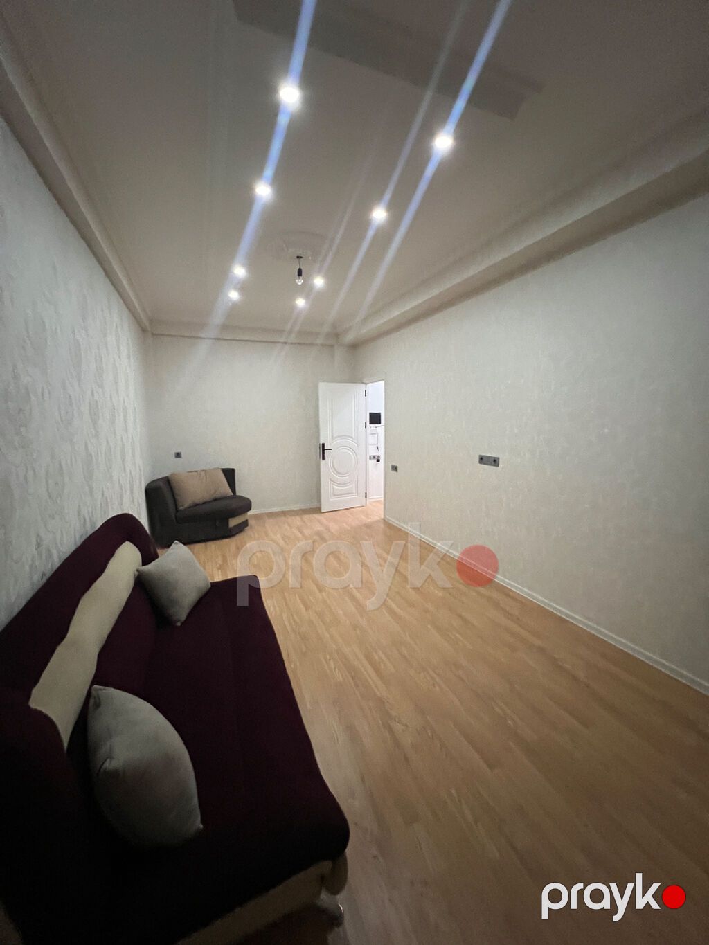 satilir masazir dream park 2 divan biryerde 110 AZN Qirmizi — Divanlər, Bakı (2)