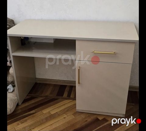 Düz masa, Polkalı, Siyirməli, Sadə laminat — Bakı