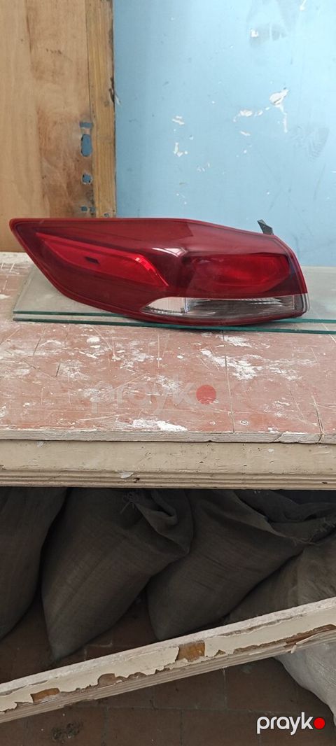 Hyundai Elantra stop işığı — Bakı