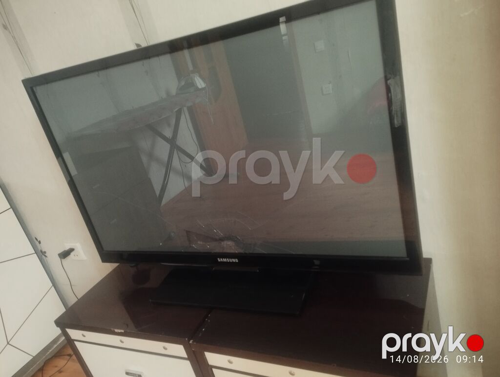 Samsung LCD televizor (ekran qirigi ilə) 107 ekran şəkildə göründüyü — Televizorlar, Bakı (2)