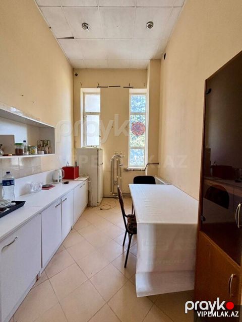 Nizami rayonunda 6 otaqlı Ofis Kirayə verilir, 600 m² — Bakı