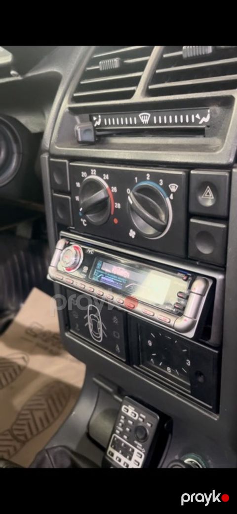 Orginaldı Az islenib pultda var JVC avtomobil maqnitolası (CD/MP3) — Şirvan