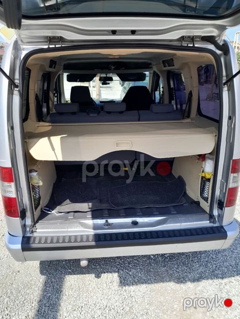 Ford Tourneo Connect (gümüş rəng) - Kuzov: 5 qapılı miniven, arxa