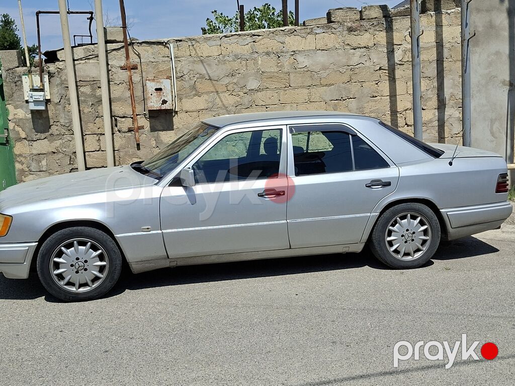 Mercedes-Benz E 220: 2.2 l 1993 il Sedan — Avtomobillər, Digah (8)