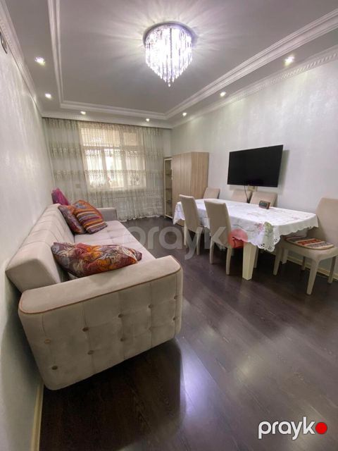 Satılır 4 otaqlı köhnə tikili 110 m² — Bakı